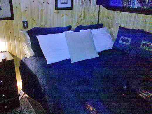 Jag Time III house boat dining area