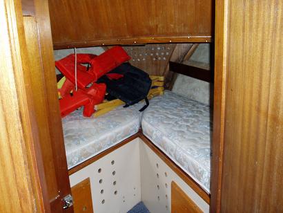 Houseboat upstairs bedroom