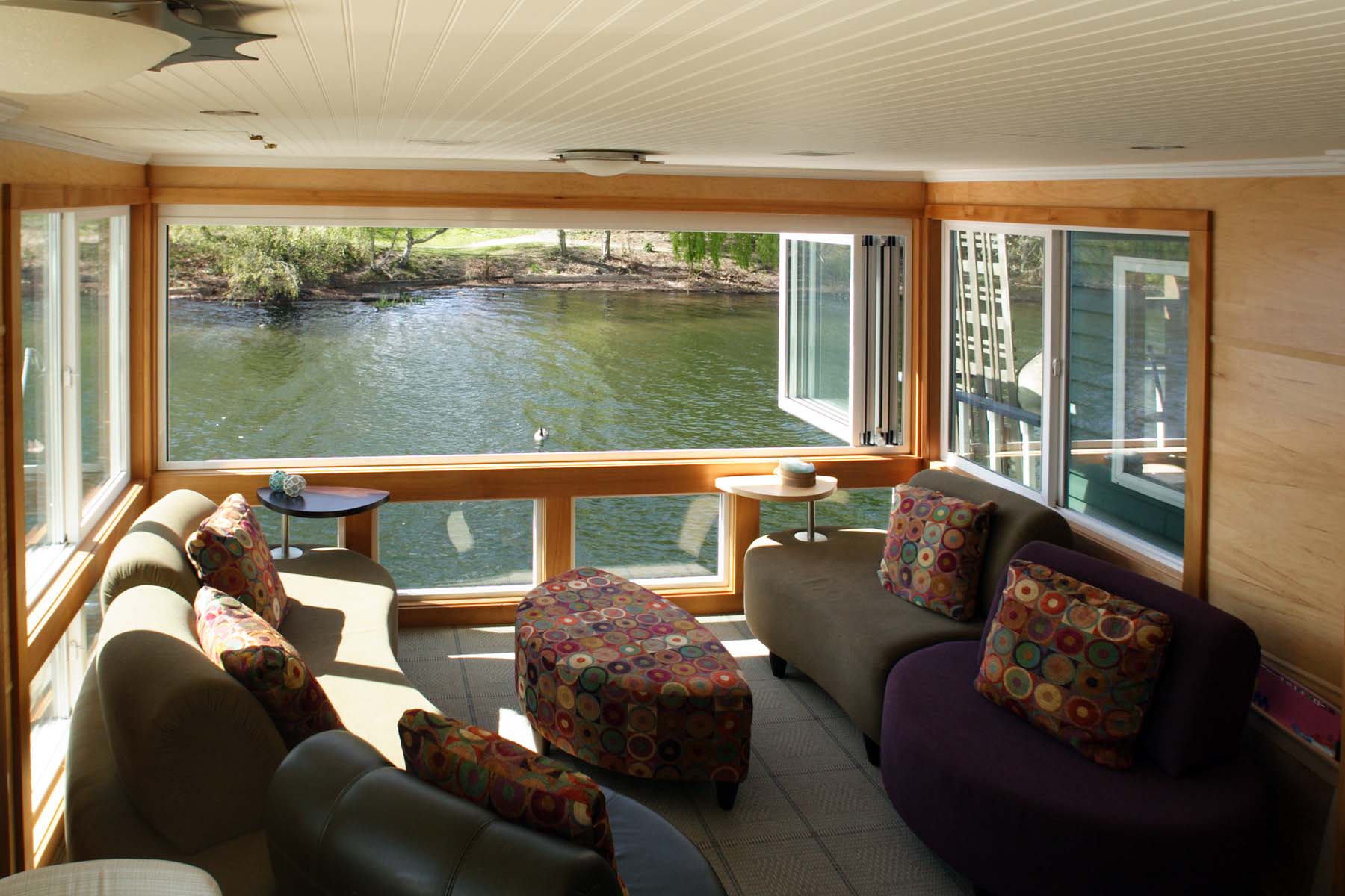 Houseboat with view of Lake Union