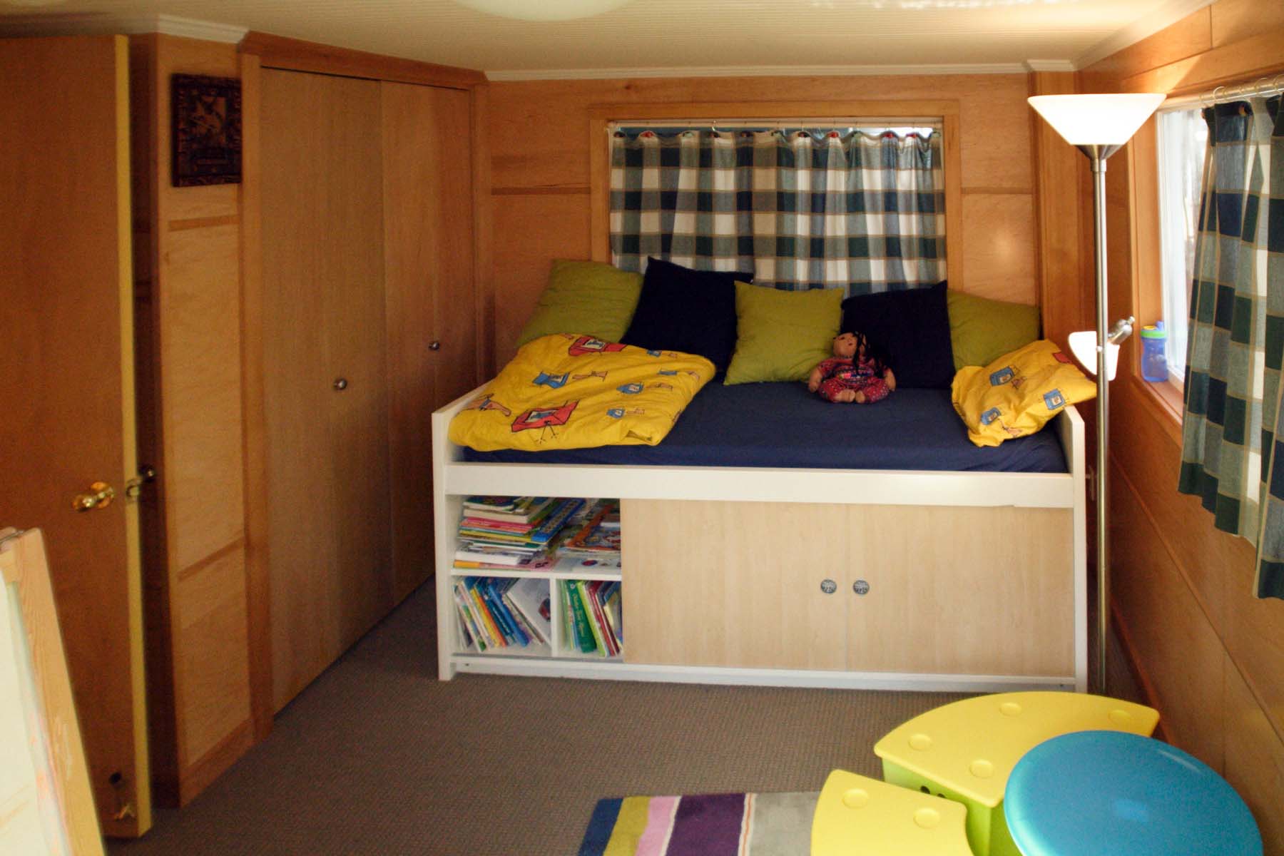 Housebarge second bedroom