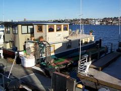 Heart & Sol house boat dock view