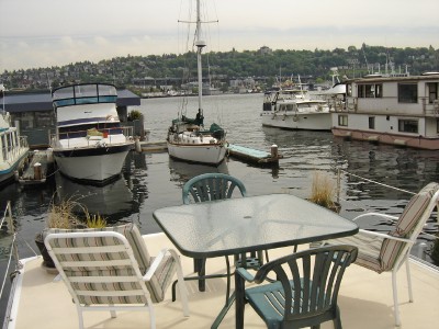 Houseboat with view of Lake Union