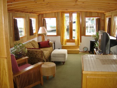 houseboat living room