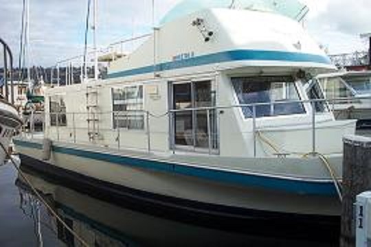 Spindrift houseboat outside view