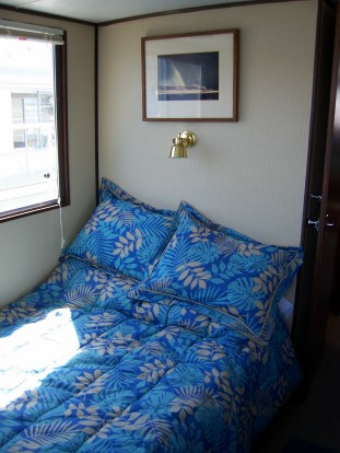 SeeView house boat bedroom