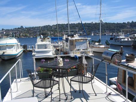 Pura Vida houseboat upper deck