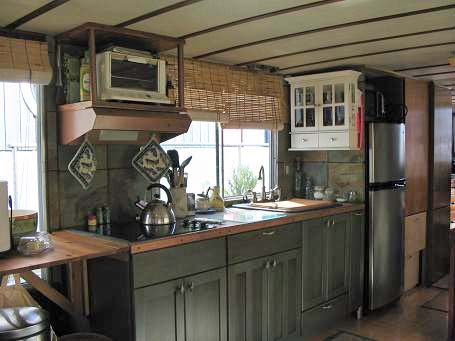 Pura Vida galley